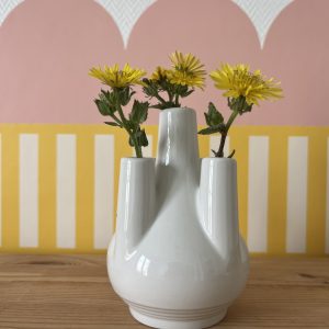 Pique-Fleurs Ancien Porcelaine Blanche