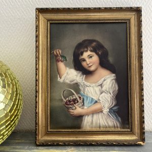 Cadre Vintage Petite Fille Tenant des Cerises Russel