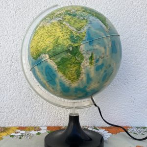 Globe terrestre lumineux vintage