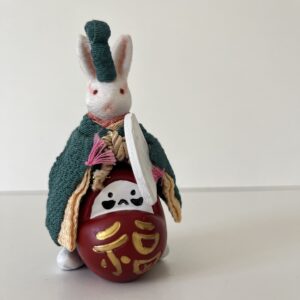 Statuette Traditionnelle Japonaise – Lapin Porte-Bonheur Usagi en Céramique Peinte